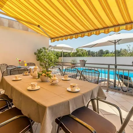 וילה Mary 1425 יאדראנובו