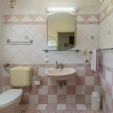 Mary 1425 וילה יאדראנובו