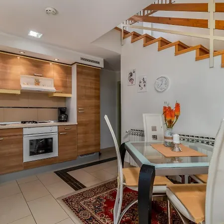 Mary 1425 וילה יאדראנובו