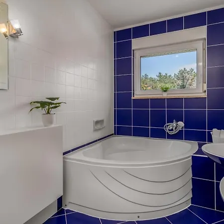 וילה Mary 1425 יאדראנובו